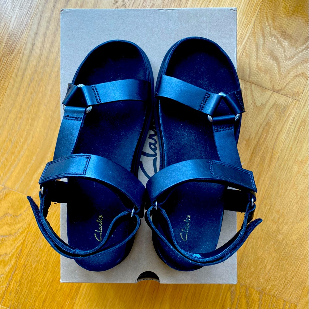 Clarks || black leather sporty sandals, super comfy. New